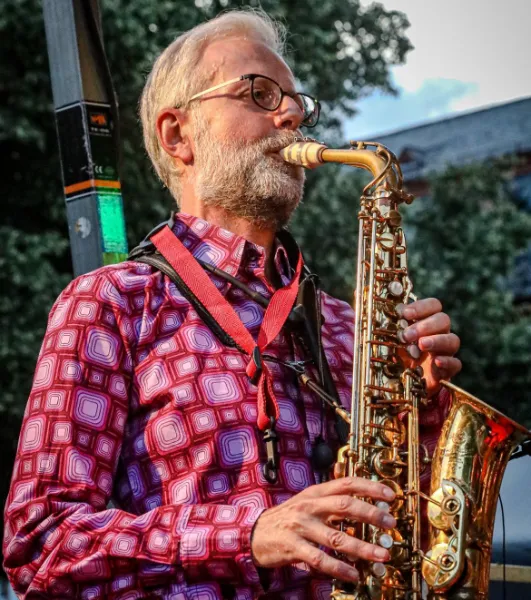 saxophonist Ulli jünemann online kurse saxophon improvisation @trabold photo – skyline club band